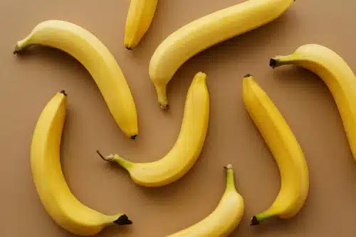 un puñado de plátanos el plátano es una fruta con p rica en nutrientes