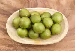 La quenepa es una fruta tropical originaria de América Central y el Caribe
